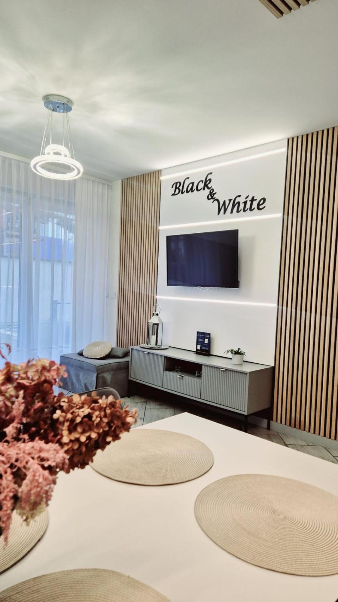 מיילנו Apartament Black-White מראה חיצוני תמונה